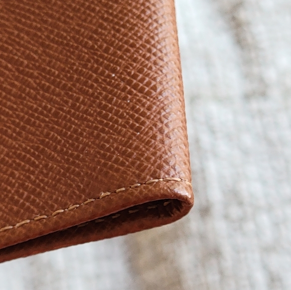 LV Louis Vuitton Taiga Leather ID Holder - Picture 5 of 11